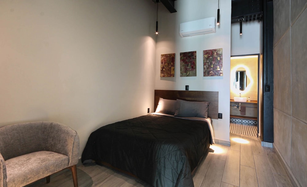 Deluxe Loft, 1 Queen Bed, City View (3) photo 1
