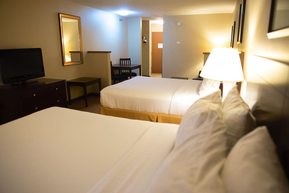 Suite, 2 Queen Beds - Photo 9