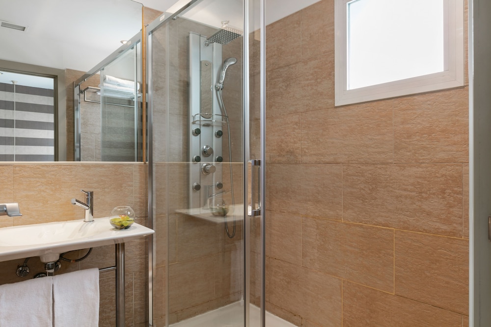 Superior Double Room Single Use - Photo 7