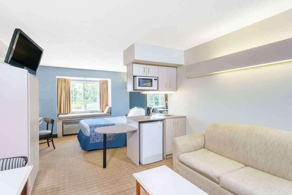 Suite, 1 Queen Bed, Non Smoking - Photo 1