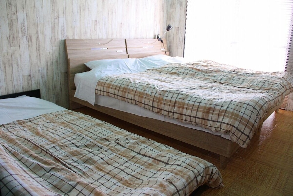 302 - Photo 12