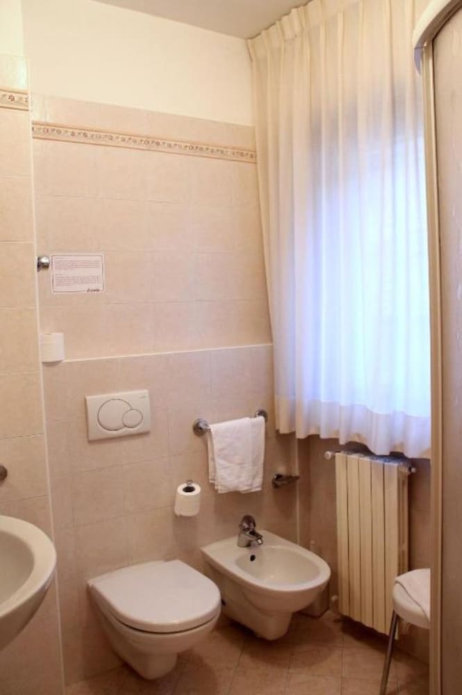 Classic Double Room Single Use photo 3