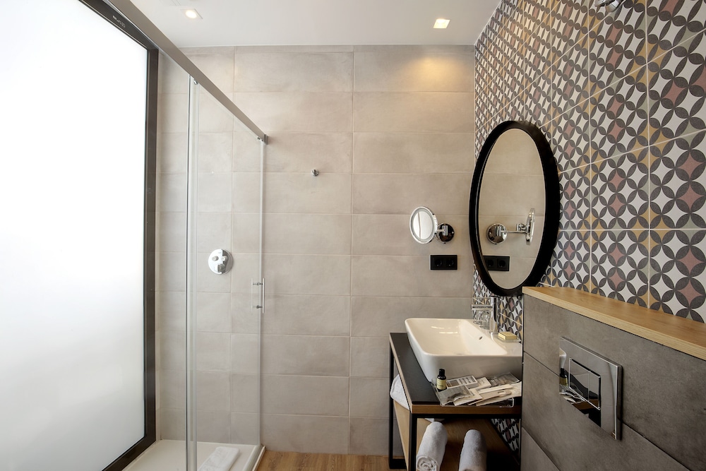 Superior Double Room Single Use, Terrace thumbnail 5