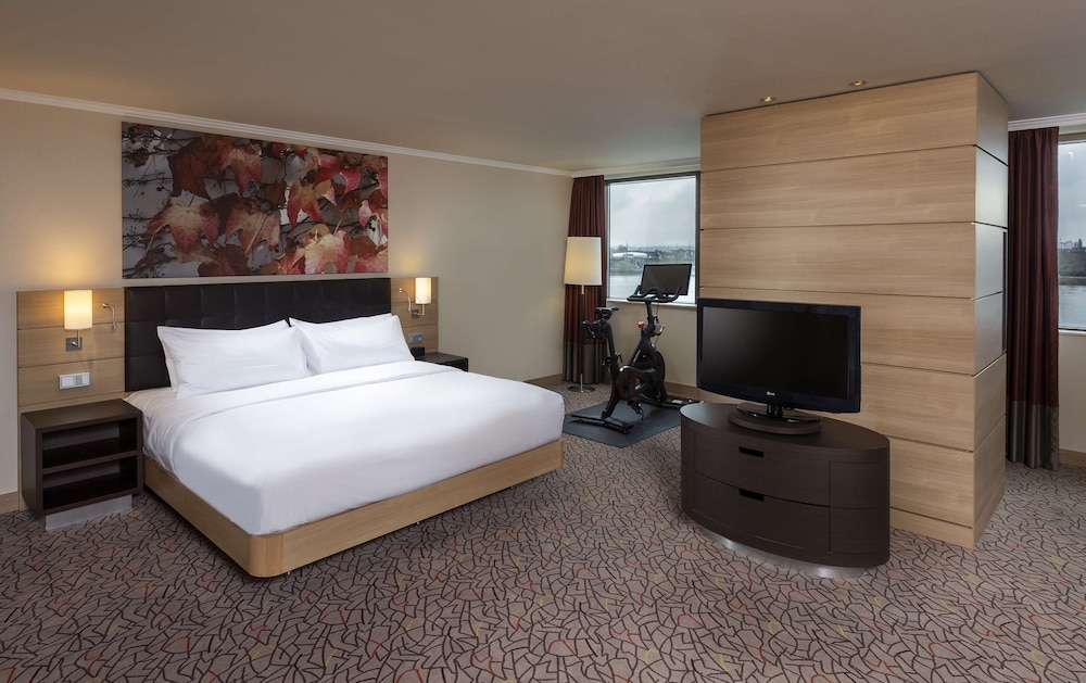Junior Suite, 1 King Bed (Peloton Bike)