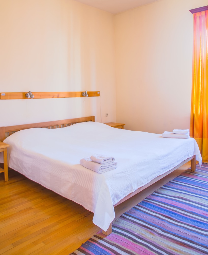 Classic Double or Twin Room, 1 Bedroom, Non Smoking, Mountain View photo 3