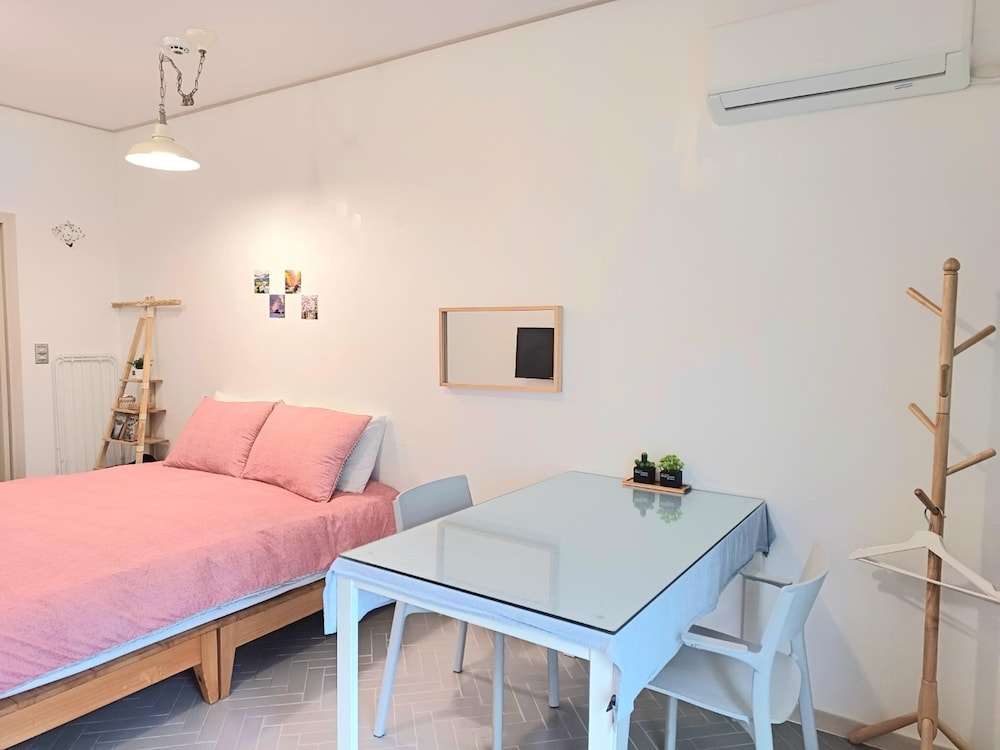 Basic Room, 2 Bedrooms (1hojeom Jindallae(Private House)) photo 3