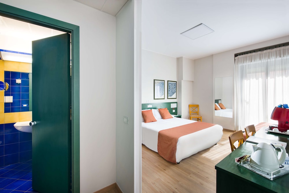 Business Room, 1 Queen Bed - Photo 2