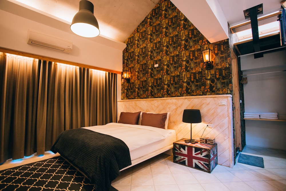 Signature Loft, Multiple Beds, Balcony photo 3