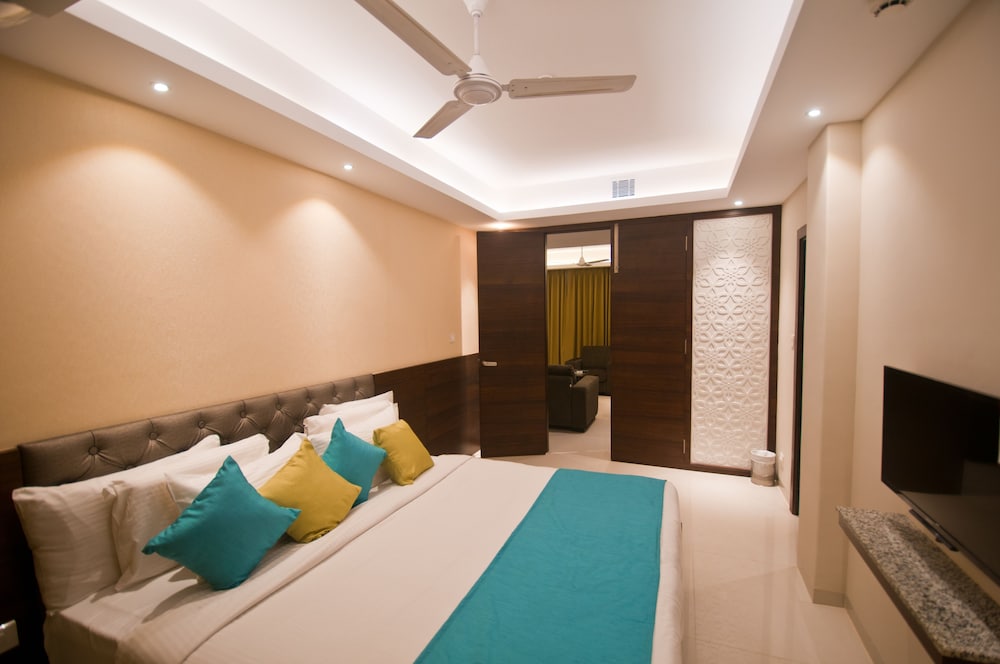 Suite - Photo 2
