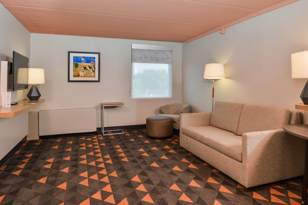 Suite, 1 Bedroom - Photo 3
