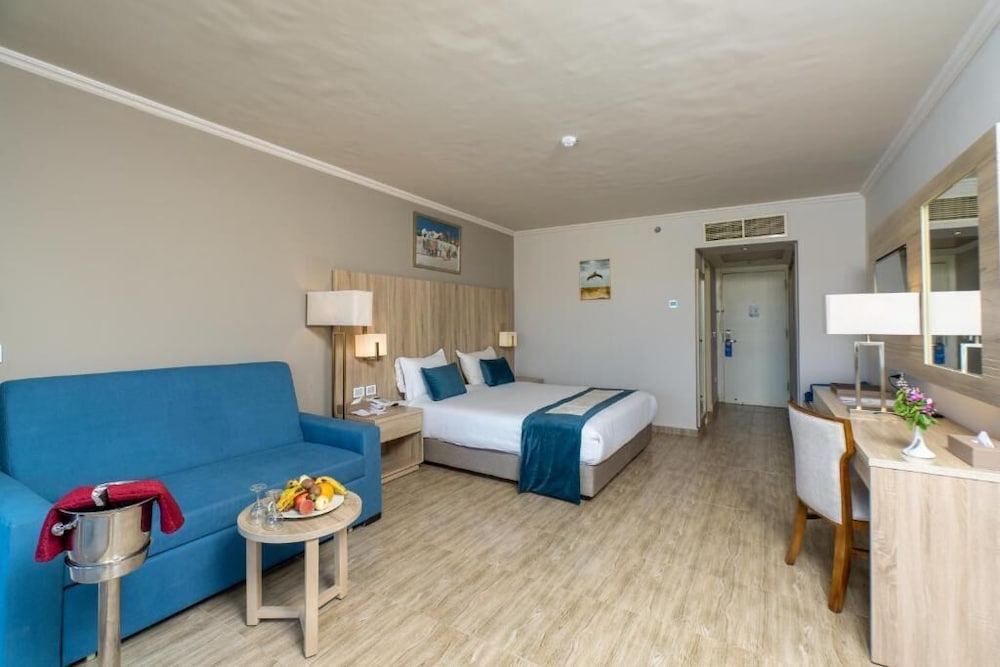 Superior Room, Partial Sea View