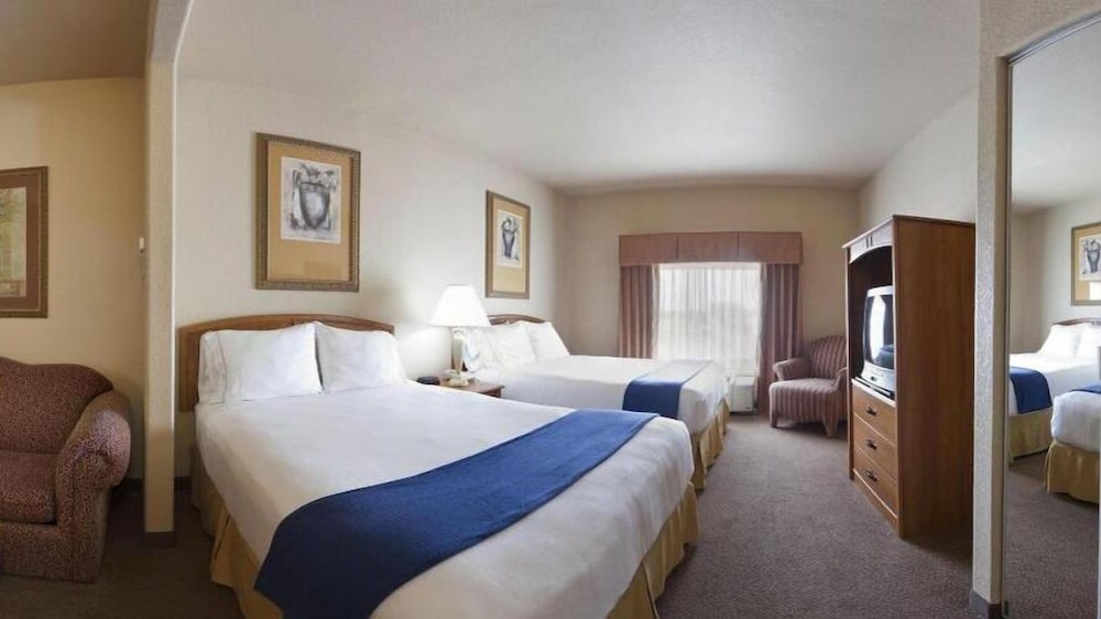 Suite, 2 Queen Beds - Photo 3