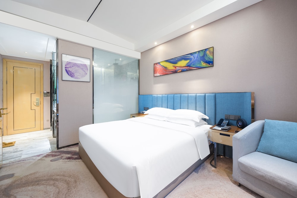 Business Room, 1 King Bed, Smoking, City View photo 2