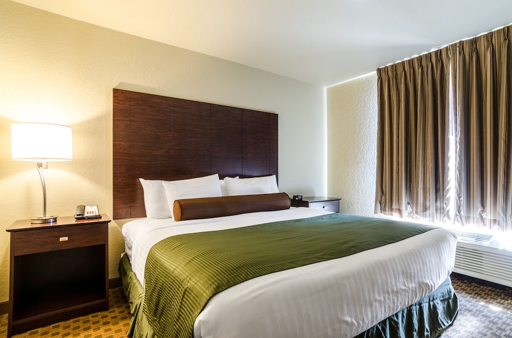 Suite, King Bed with Sleeper Sofa, Non Smoking photo 2