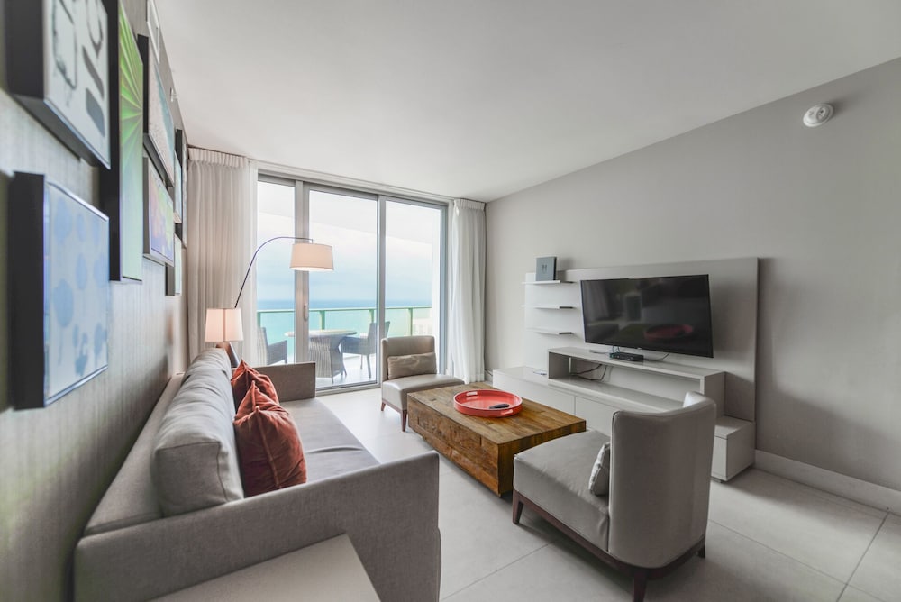 Luxury Condo, 2 Bedrooms, Ocean View photo 1