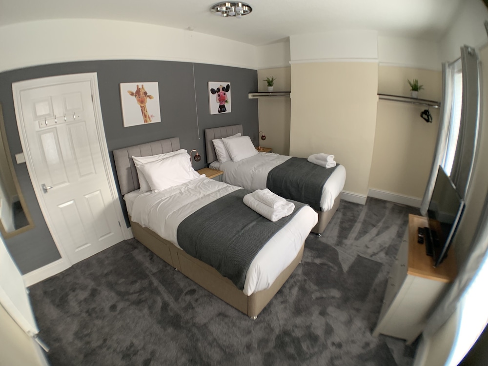 Premier Townhome photo 2