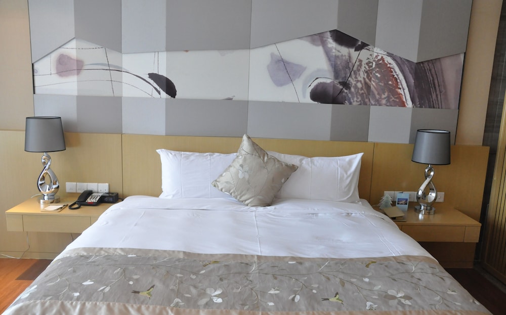 Lake View King Bed Room photo 1
