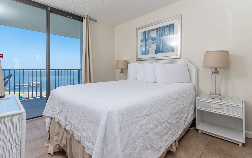 Condo, 2 Bedrooms