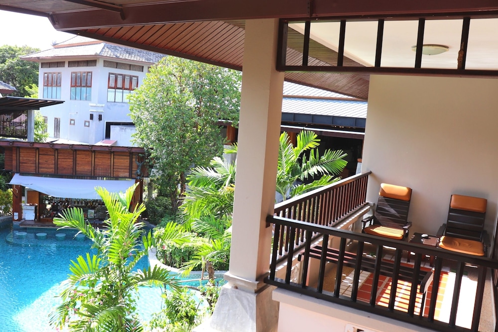 Superior Double (Pool View) - Photo 16