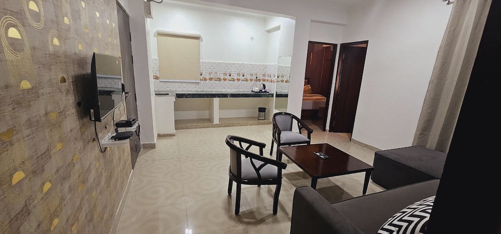 Deluxe Room - Photo 6