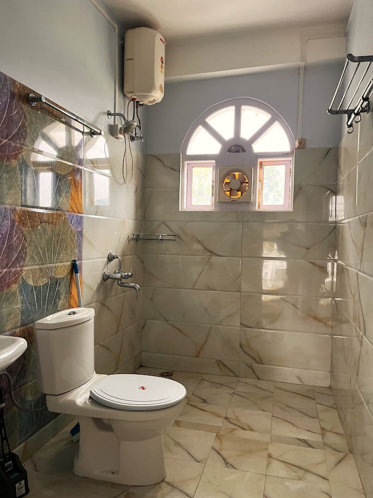 Standard Double or Twin Room, Housekeeping, Courtyard View photo 2