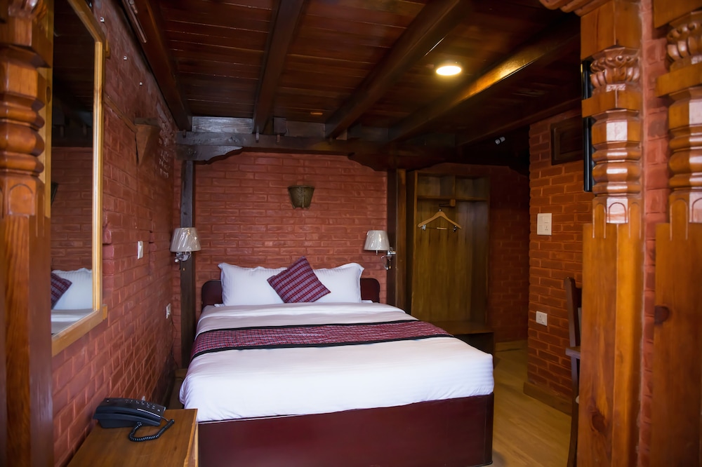 Double Room, 1 King Bed (Non Ac) photo 3