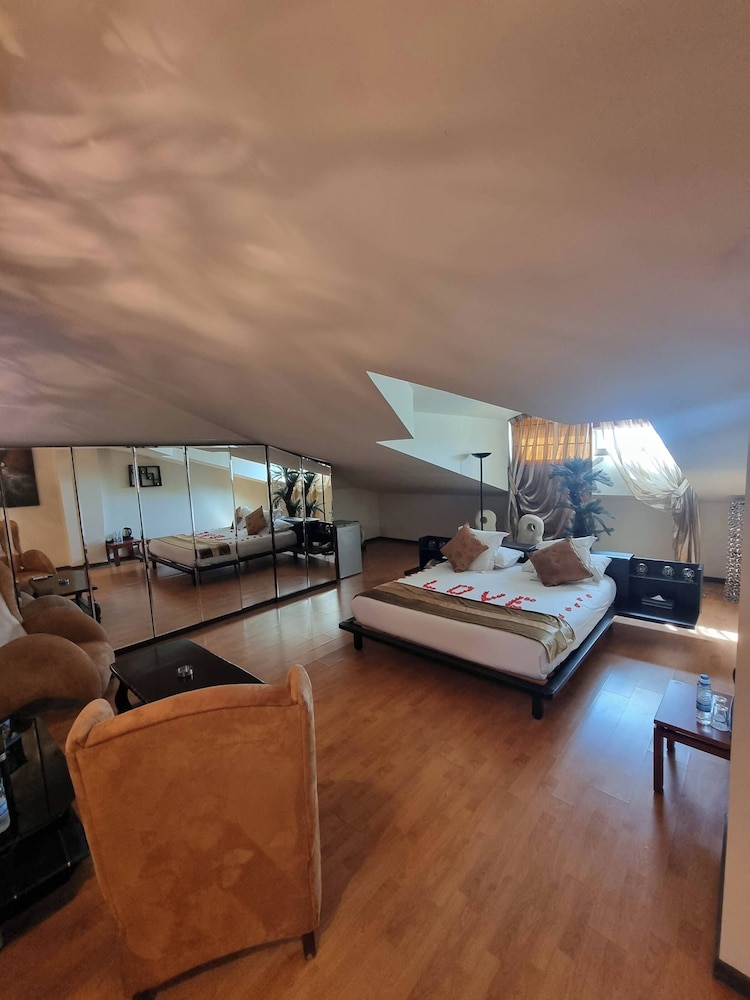 Queen Suite photo 2