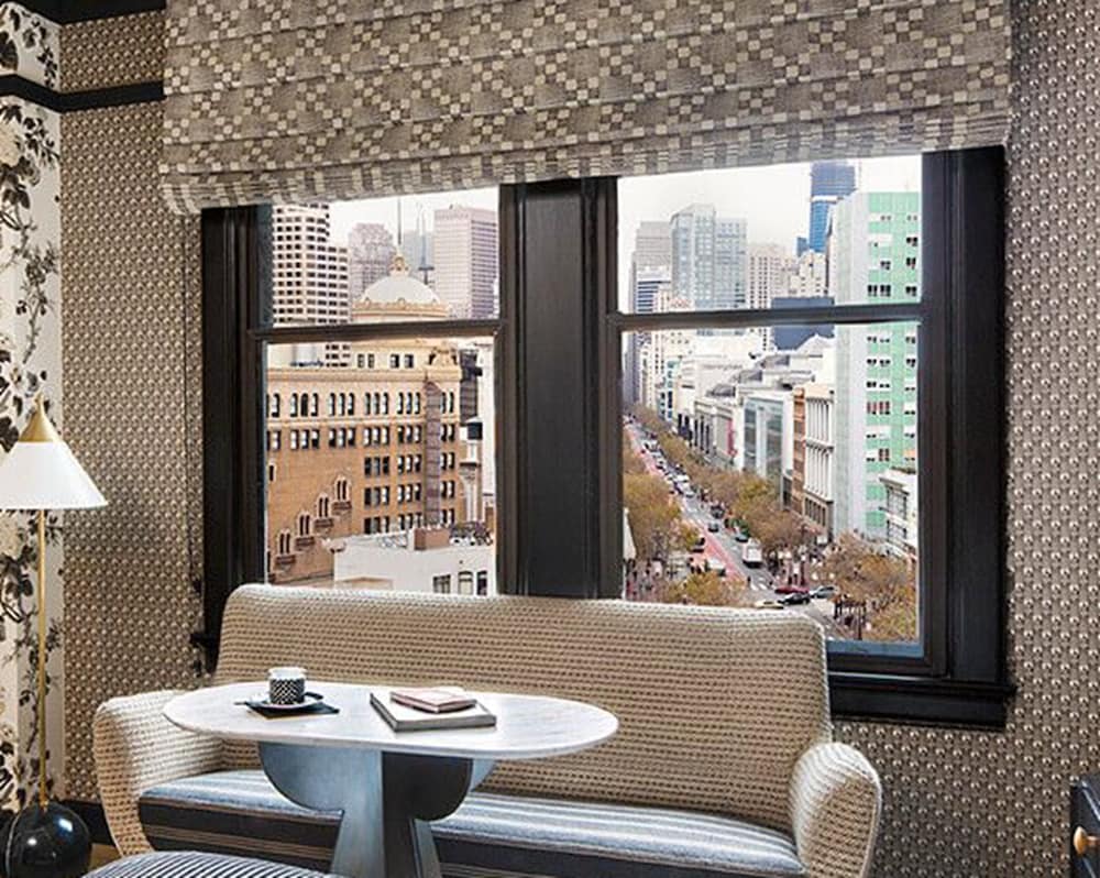 Premier Suite, 1 Bedroom, City View thumbnail 5