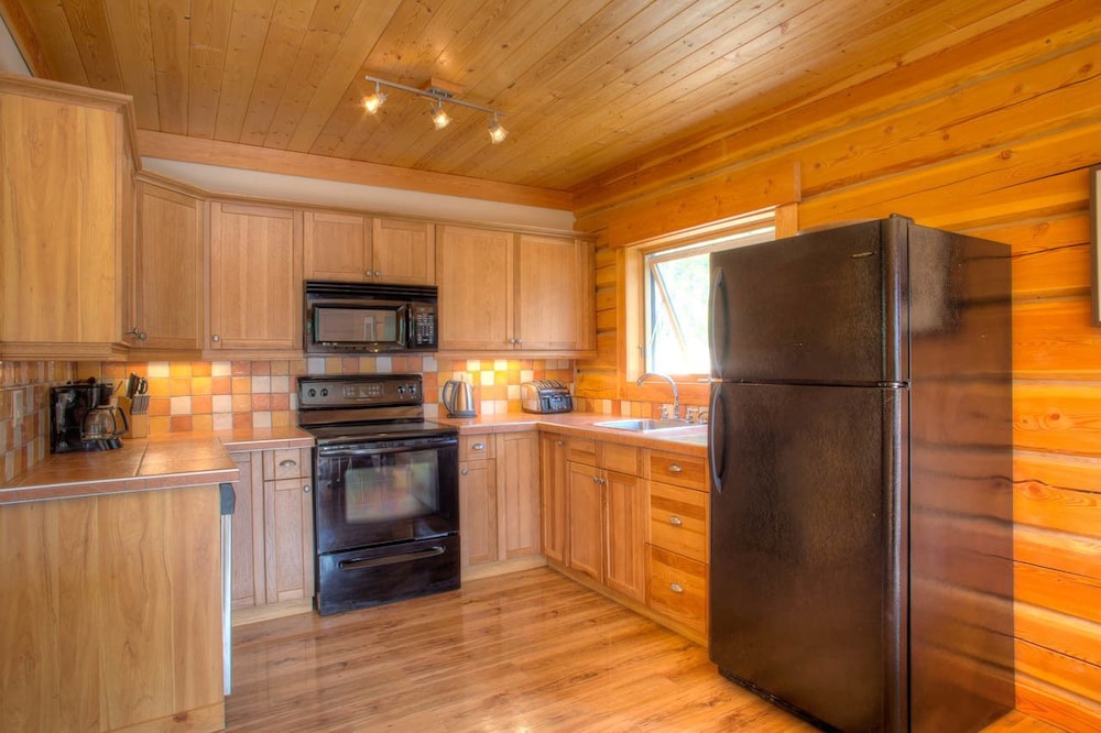 Cabin (Bear Lodge) photo 2