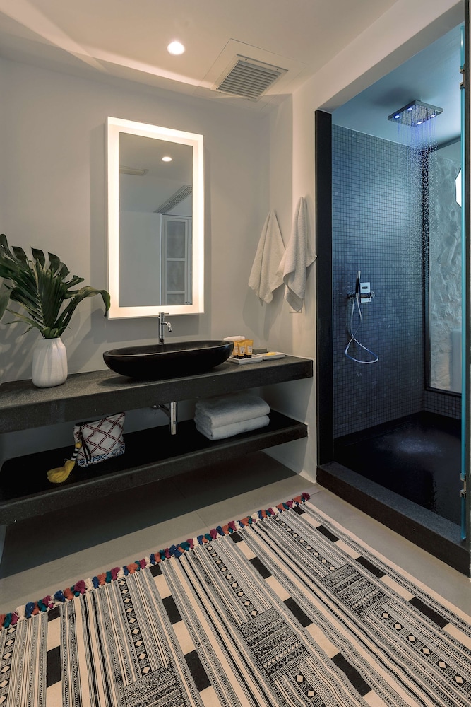 Honeymoon Suite, 1 King Bed, Hot Tub, Sea View photo 3