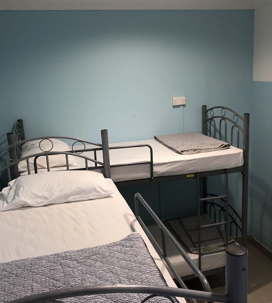 1 Person in 6-Bed Dormitory - Mixed photo 1