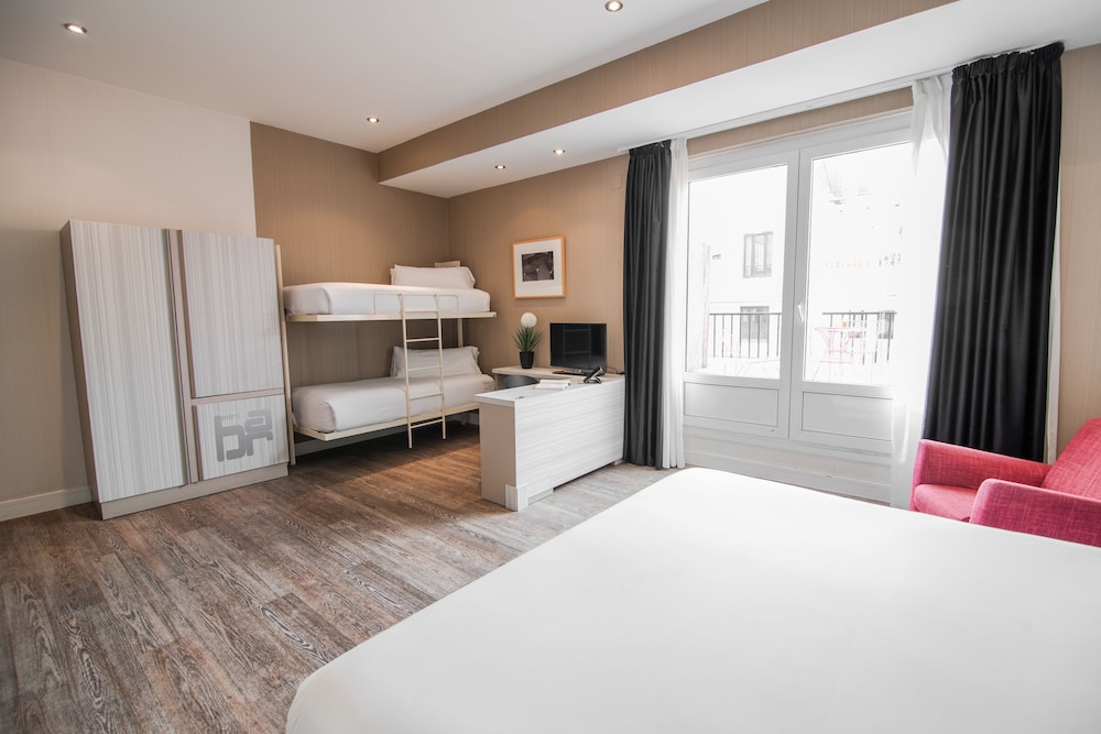 Superior Room, Terrace (Puerta del Sol View) - Photo 4