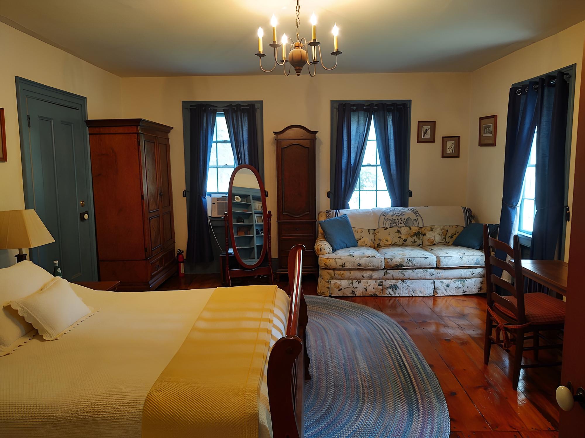 Standard Room, 1 Queen Bed, Non Smoking (Parlor Room) photo 1