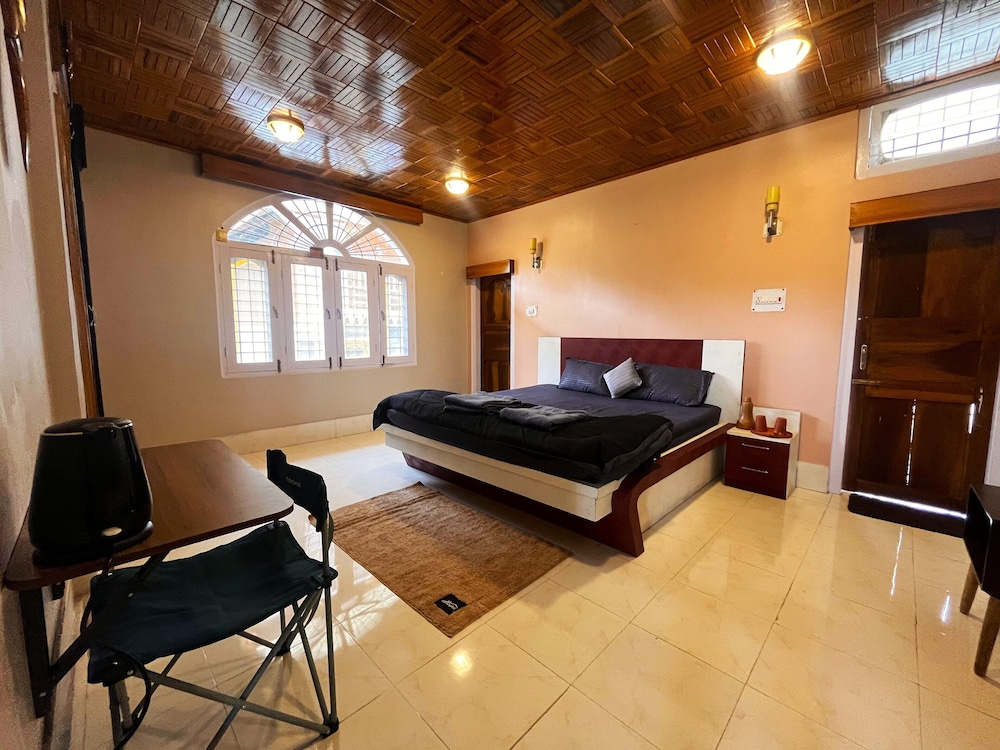 Standard Double or Twin Room, Housekeeping, Valley View photo 2