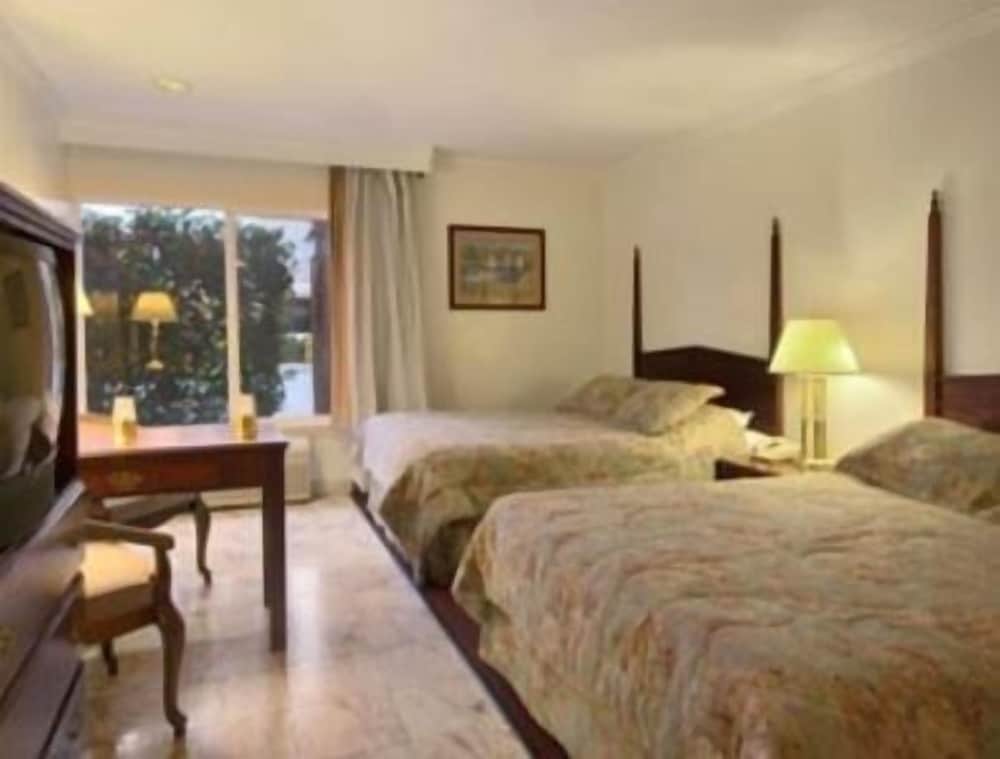 Standard Room, 2 Double Beds, Accessible, Smoking photo 1
