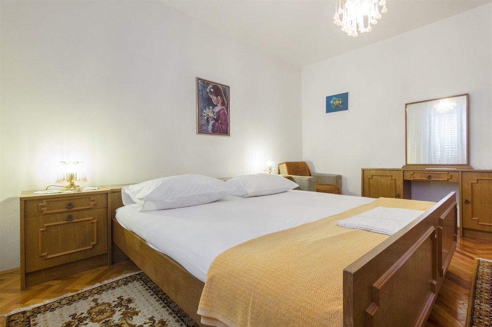 Apartment (A1)