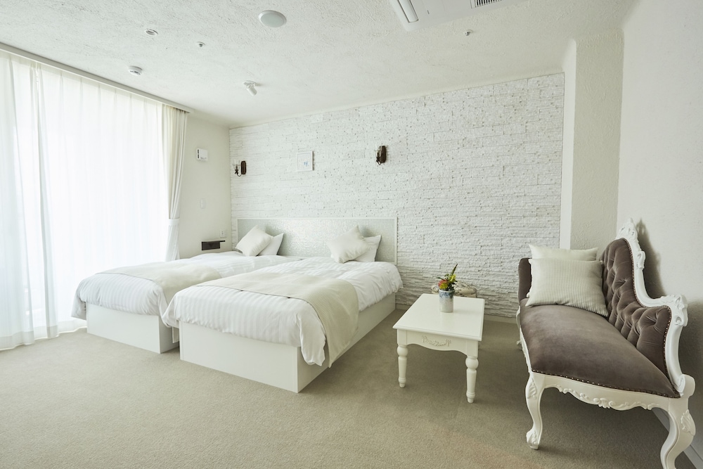 Crew Twin Room with Ocean View Bath