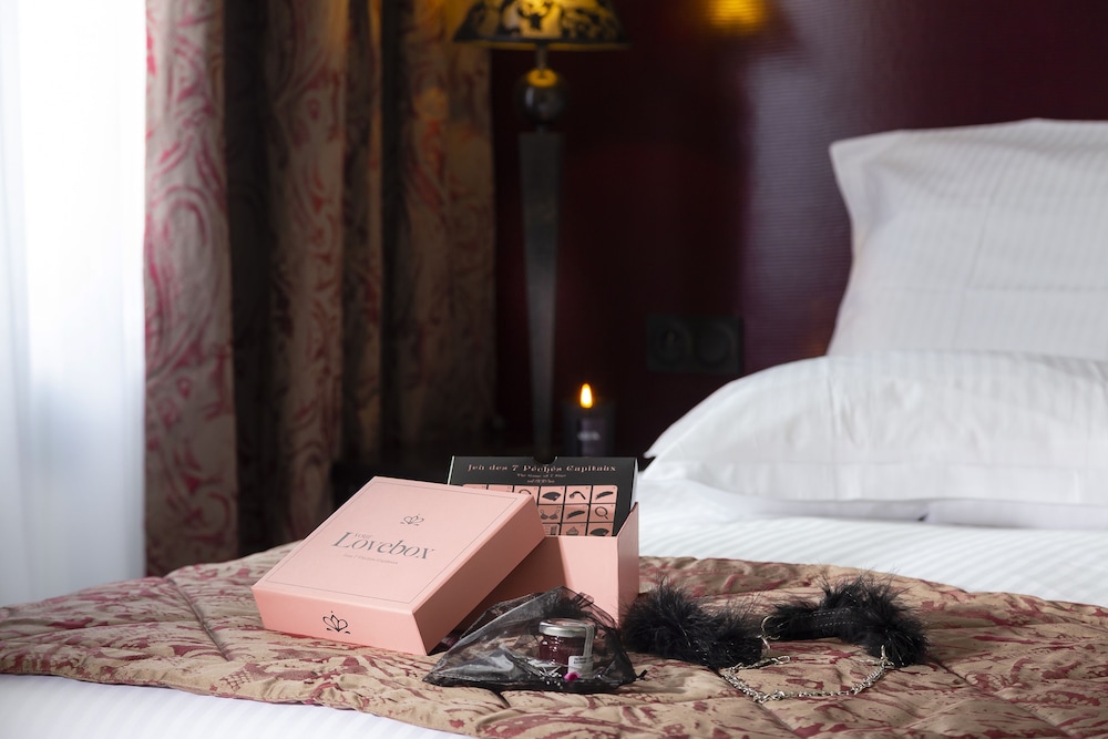 Superior Double Room thumbnail 6