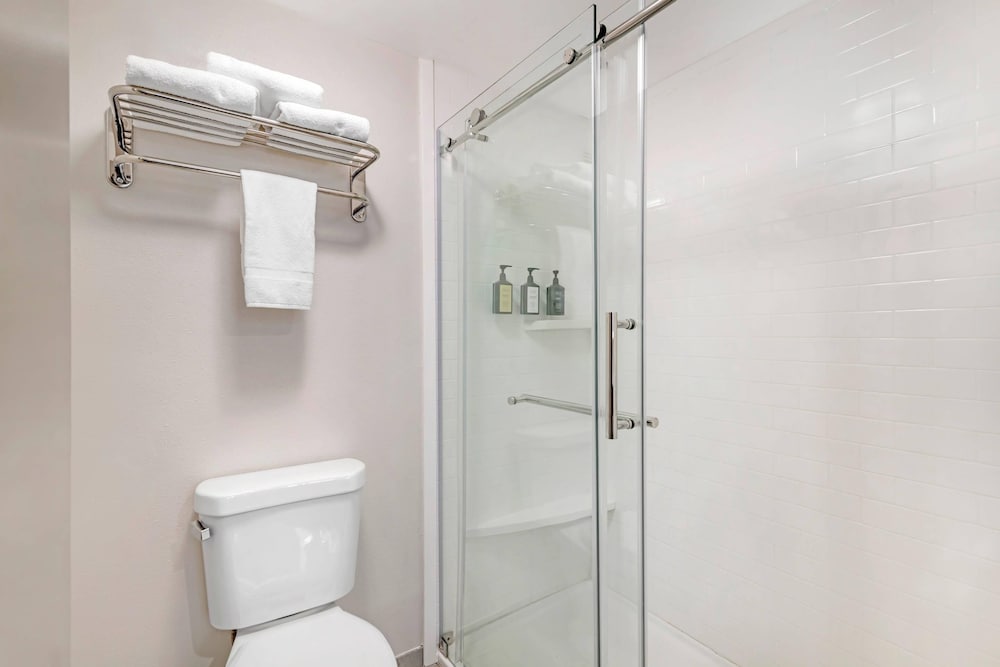 Standard Room, 2 Double Beds, Non Smoking - Photo 4