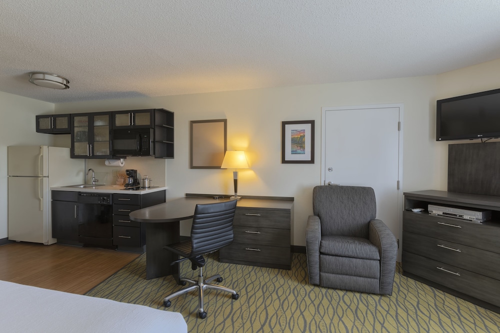 Studio Suite, 1 Queen Bed, Accessible Bathtub (Communications) - Photo 2