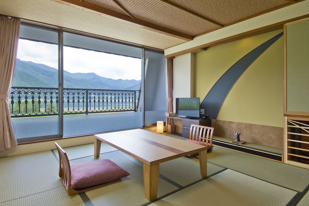 Traditional Room with Shower, (Lake View) photo 2