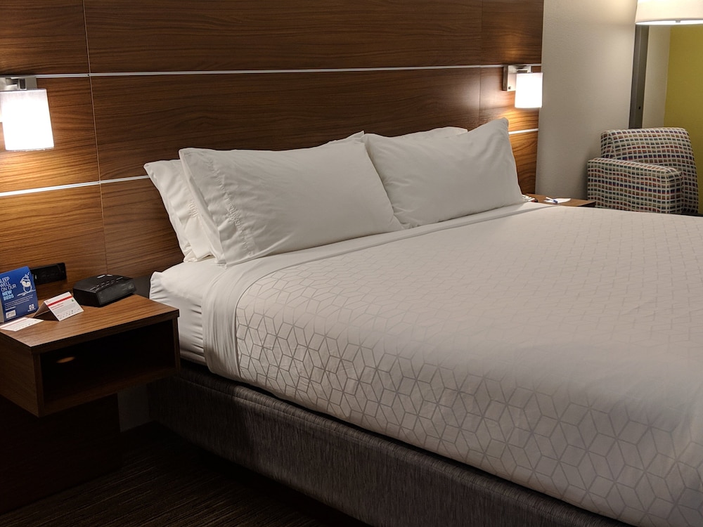 Standard Room, 1 King Bed, Accessible (Communications Accessible) - Photo 7