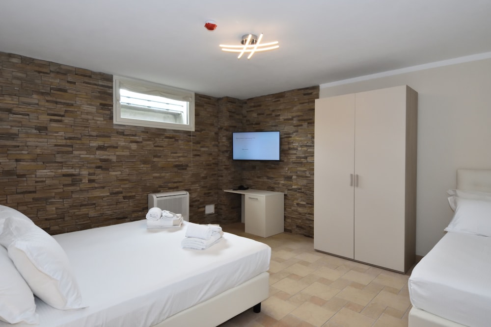 Basic Suite (Apartment Basic Basement - Viola)