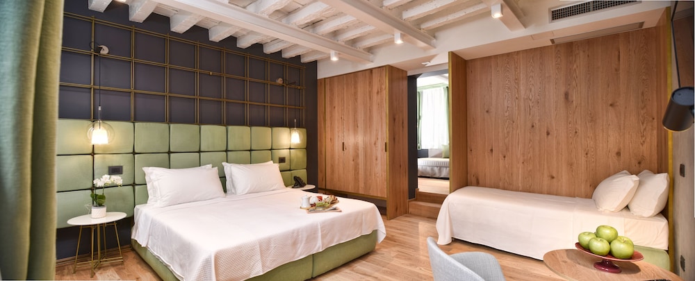 Exclusive Triple Room, Multiple Beds, Non Smoking, Canal View photo 2