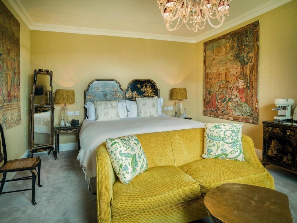 Elegant Room - Photo 6