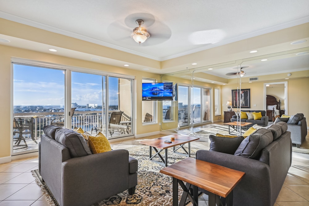 Condo, 3 Bedrooms