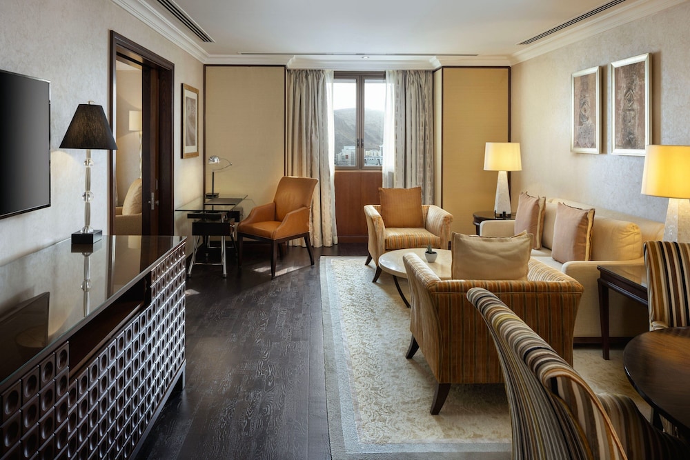 Executive Suite, 1 King Bed photo 3