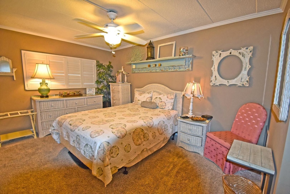 Condo, 2 Bedrooms