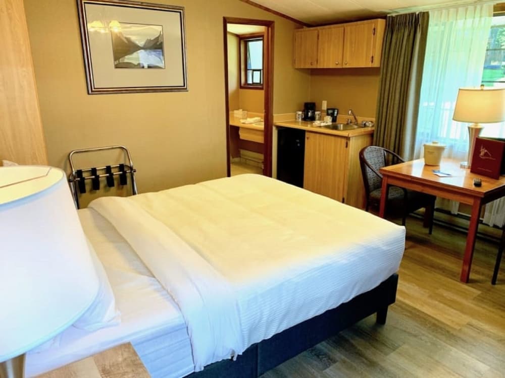 Standard Room, 1 Queen Bed photo 3