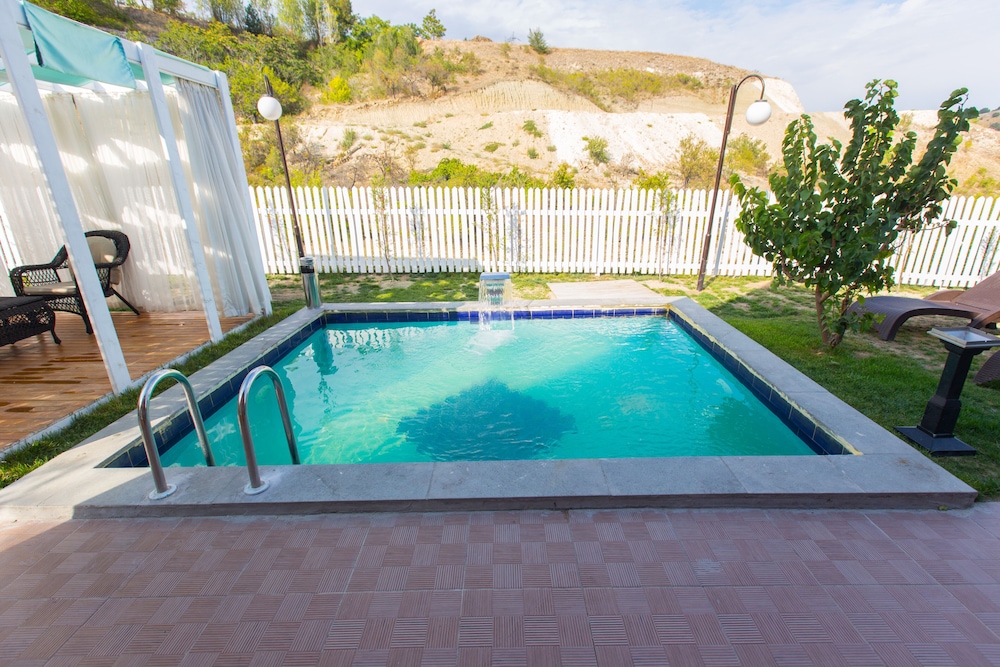 Design Room, 2 Double Beds, Non Smoking, Pool View photo 3